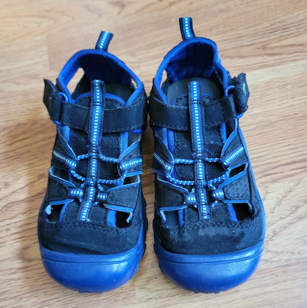 Oshkosh B'gosh Boys sandals size 12